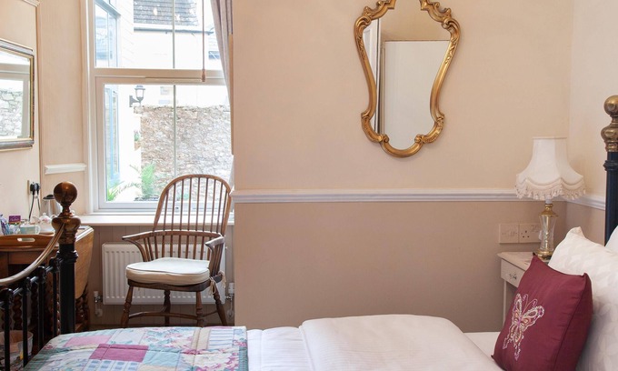 Torquay City Centre Bed & Breakfast | Top-Rated Court Prior Boutique B&B with Free Wi-Fi & Breakfast