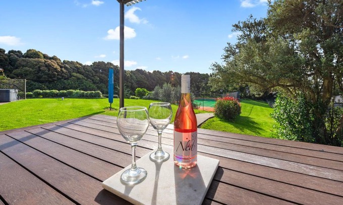 Waihi Beach House | Relax at Courtside Quarters - Top-Rated Waihi Beach Stay