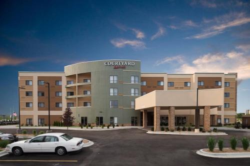 Bay City Hotel | Relax at Courtyard Bay City with Ocean View & Pool Access