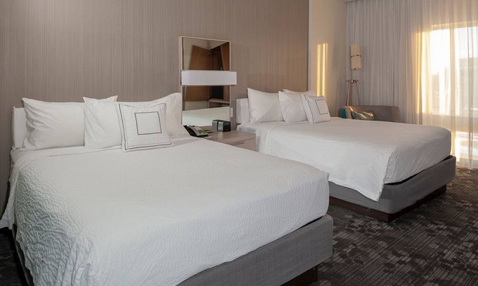 Town and Country Hotel | Unforgettable Stay at Courtyard by Marriott St. Louis West