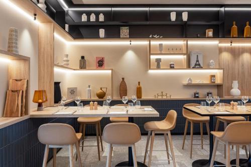 Roissy-en-France Hotel | Convenient Courtyard by Marriott near Charles de Gaulle Airport