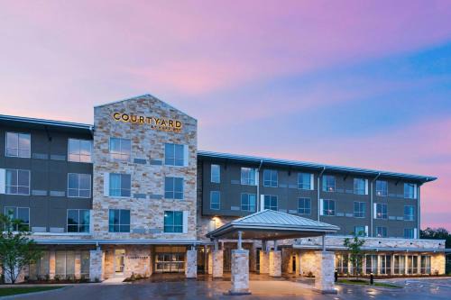 Dripping Springs Hotel | Relax at Courtyard by Marriott Austin Dripping Springs
