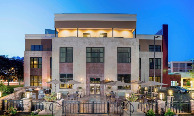 Downtown Niagara Falls Hotel | Relaxing Retreat at Courtyard by Marriott Niagara Falls