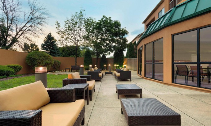 Fairlawn Hotel | Inviting Courtyard by Marriott Akron Fairlawn with Pool