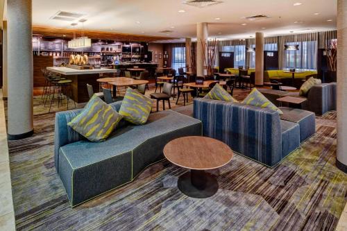 Alexandria Hotel | Welcoming Courtyard by Marriott Alexandria: Family-Friendly Stay