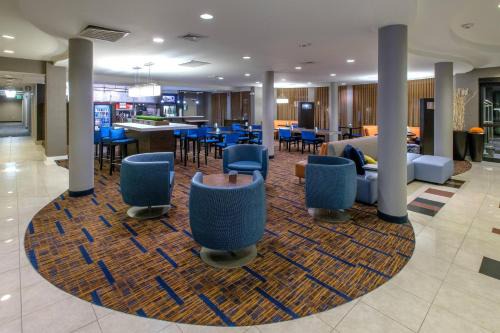 Albany Hotel | Family-Friendly Courtyard by Marriott Albany with Pool Access