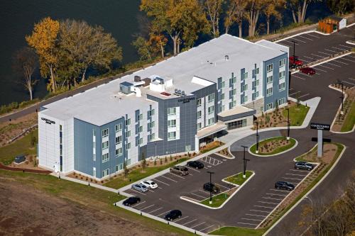 Appleton Hotel | Pet-Friendly Courtyard by Marriott Appleton Riverfront Awaits