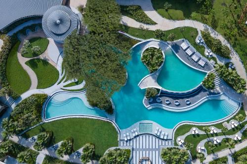 Faridabad Resort | Elegant Courtyard by Marriott Aravali Resort with Ocean Views