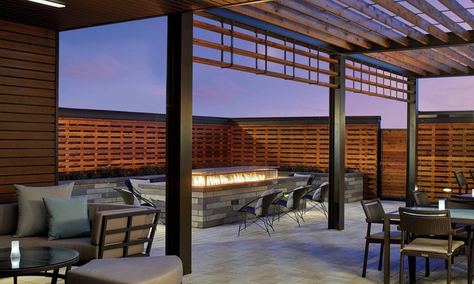 Locust Point Hotel | Relaxing Stay at Courtyard by Marriott Baltimore Downtown