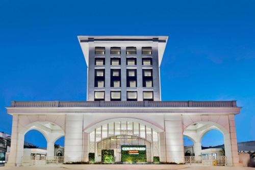 Nagavara Hotel | Elegant Stay at Courtyard by Marriott Bengaluru Hebbal