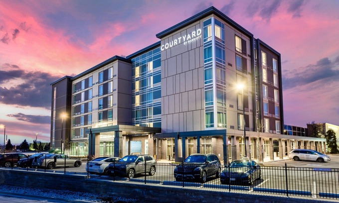 Burlington Hotel | Top-Rated Courtyard by Marriott Burlington with Pool & Spa