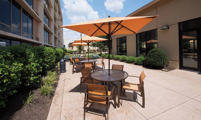 North Canton Hotel | Inviting Courtyard by Marriott Canton with Pool & Spa