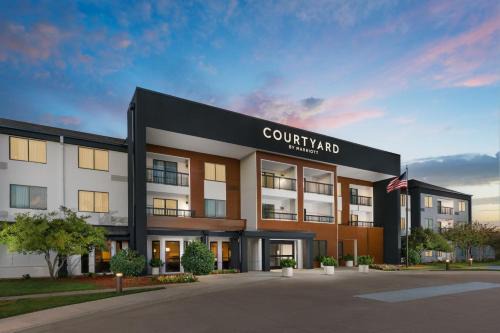 Lewisville Hotel | Pet-Friendly Comfort at Courtyard by Marriott Dallas Lewisville
