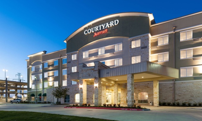 Plano Hotel | Eco-Friendly Comfort at Courtyard by Marriott Dallas Plano