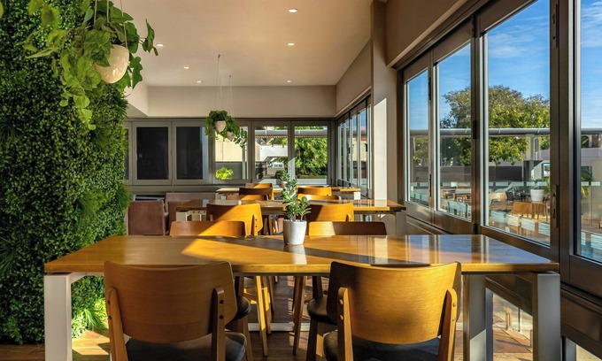 Darwin City Centre Hotel | Discover The Smith Hotel Darwin: Eco-Friendly 4-Star Escape