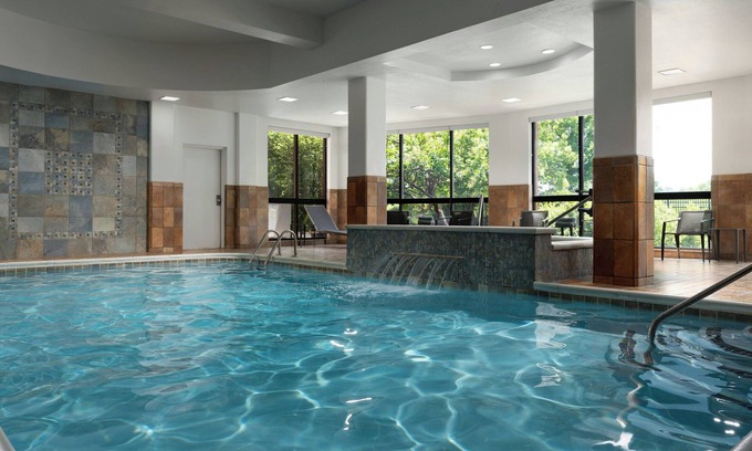 Dayton Hotel | Cozy Courtyard by Marriott Dayton: Pool & Breakfast Included