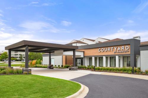 Livonia Hotel | Relax at Courtyard by Marriott Detroit Livonia with Pool & More
