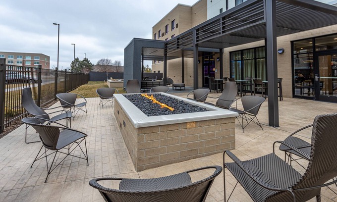 Okemos Hotel | Exceptional Stay at Courtyard by Marriott East Lansing