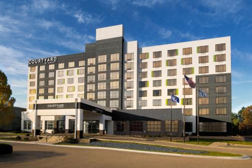 Bloomington Hotel | Comfortable Stay at Courtyard by Marriott Edina Bloomington