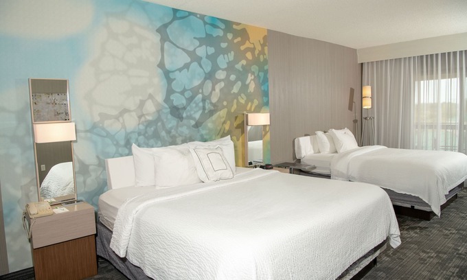 Erie Hotel | Relaxing Retreat: Courtyard by Marriott Erie with Pool & Spa