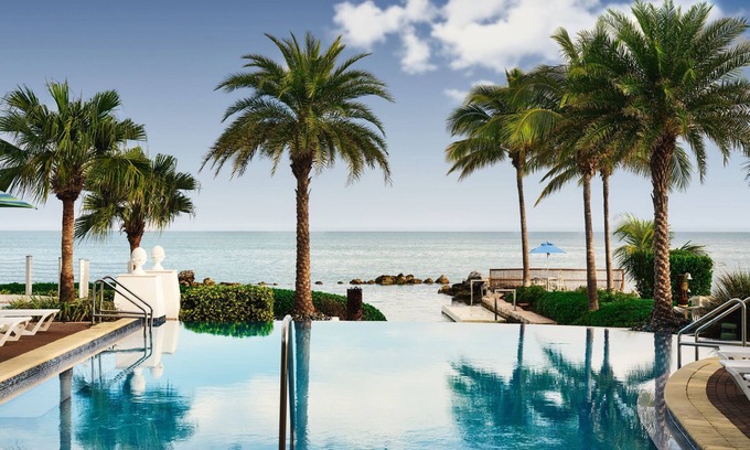 Marathon Hotel | Experience Oceanfront Bliss at Courtyard by Marriott Faro Blanco