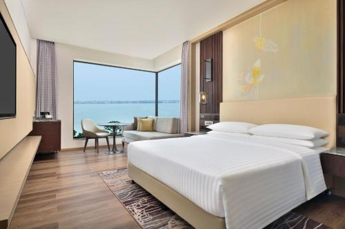 Gorakhpur Hotel | Elegant Courtyard by Marriott Gorakhpur with Ocean Views
