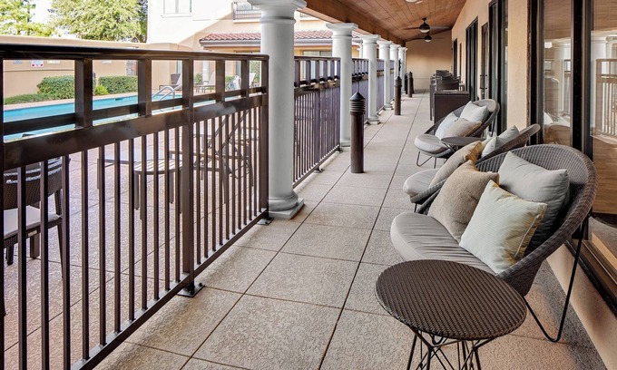 Greenway Plaza-Upper Kirby Hotel | Outstanding Courtyard by Marriott Houston near Rice University