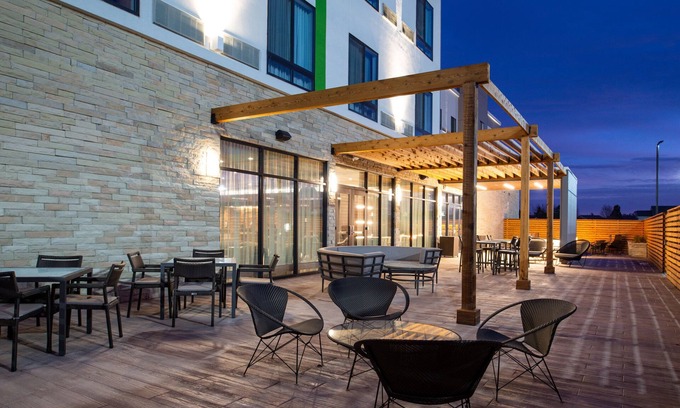 Olathe Hotel | Top-Rated Courtyard by Marriott in Olathe with Pool & Spa