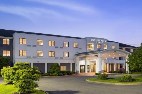 Kingston Hotel | Explore Comfort at Courtyard by Marriott Kingston Hotel