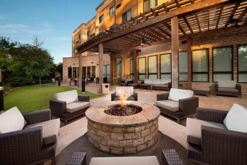 Lufkin Hotel | Welcoming Courtyard by Marriott Lufkin with Family-Friendly Amenities