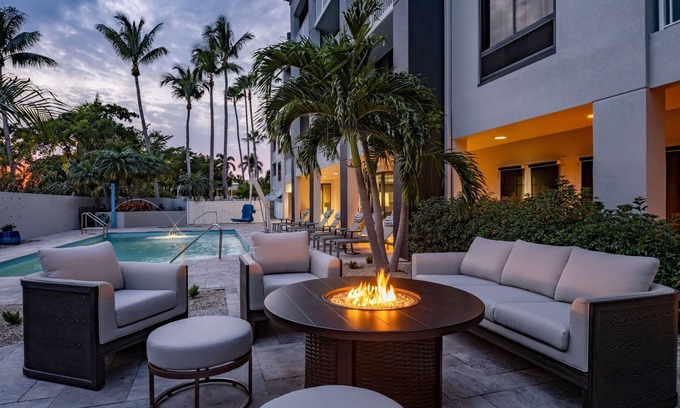 Central Naples Hotel | Relaxing Retreat at Courtyard by Marriott - Naples