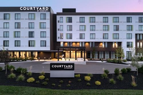 Smyrna Hotel | Relax at Courtyard by Marriott Nashville Smyrna with Pool