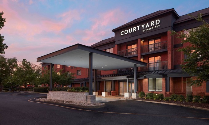 Newport News Hotel | Relaxing Getaway at Courtyard by Marriott Newport News