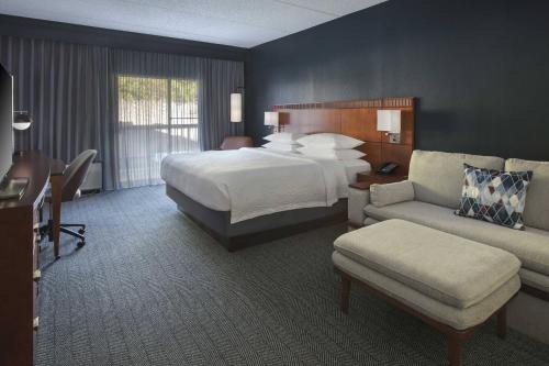 Norwalk Hotel | Family-Friendly Retreat at Courtyard by Marriott Norwalk