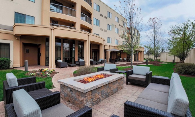 Woodbridge Hotel | Comfortable Stay at Courtyard by Marriott Potomac Mills