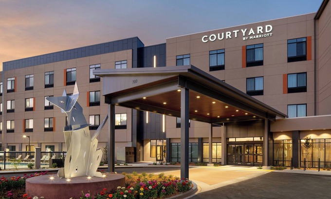 Petaluma Hotel | Exceptional Stay at Courtyard by Marriott Petaluma