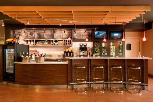 Peoria Hotel | Relaxing Retreat at Courtyard by Marriott Peoria
