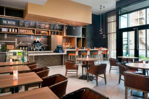 Downtown Phoenix Hotel | Elegant Courtyard by Marriott Phoenix Downtown with Pool Access