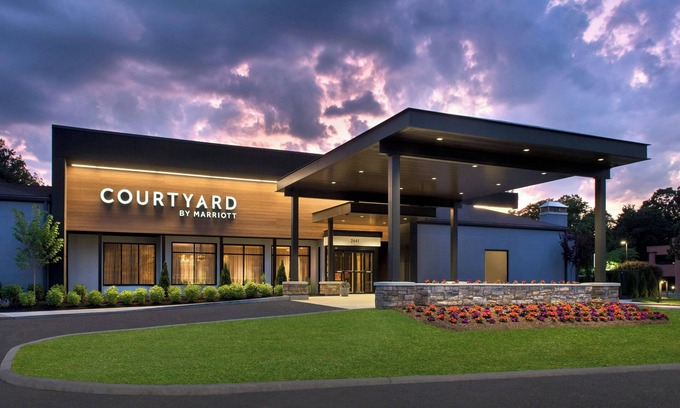 Poughkeepsie Hotel | Highly Rated Courtyard by Marriott Poughkeepsie with Spa