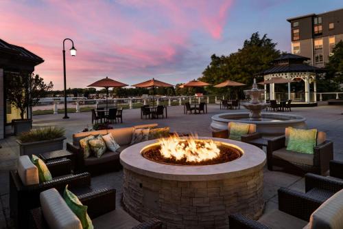Bridgeton Hotel | Discover Courtyard by Marriott Portland North with Pool & Hot Tub