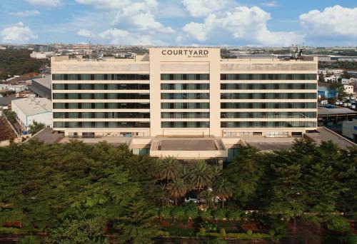 Khalumbre Hotel | Discover Courtyard by Marriott Pune Chakan: Guest Rated 9/10