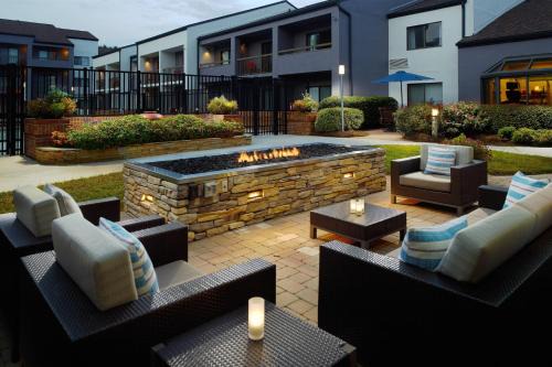 Raleigh Hotel | Inviting Courtyard by Marriott Raleigh Midtown with Pool