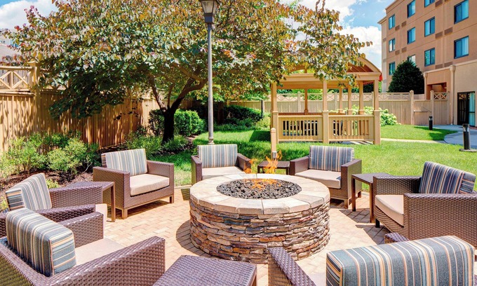 Roanoke Hotel | Stay at Courtyard by Marriott Roanoke Airport with Pool