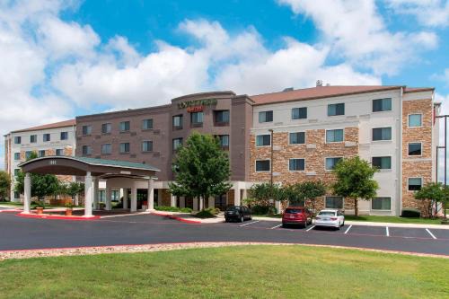 Far North Central Hotel | Inviting Courtyard by Marriott San Antonio North Stone Oak