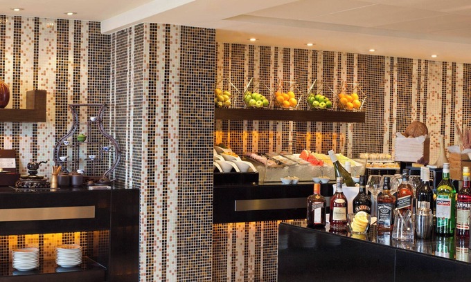 Xuhui Hotel | Relax at Courtyard by Marriott Shanghai Xujiahui - 4 Star Retreat