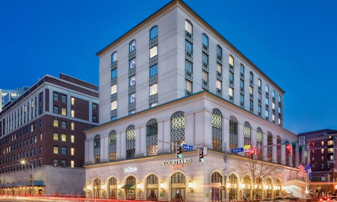 Downtown Hotel | Explore Courtyard by Marriott Stamford Downtown's Amenities