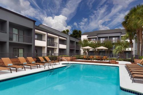 Tallahassee Hotel | Comfortable Courtyard by Marriott in Tallahassee Downtown