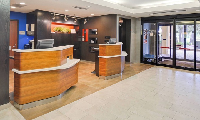 Bearss Plaza Hotel | Discover Comfort at Courtyard by Marriott Tampa North
