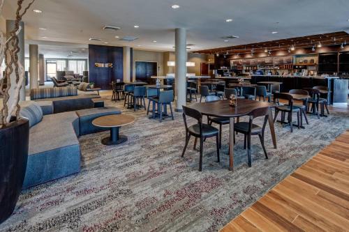 Troy Hotel | Pet-Friendly Courtyard by Marriott Troy with Pool Access