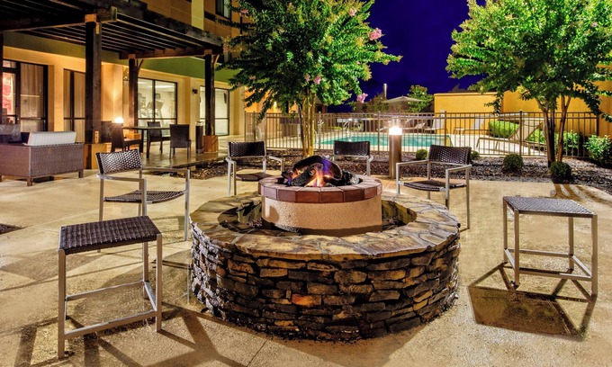 Troy Hotel | Relax at Courtyard by Marriott Troy with Pool & Dining